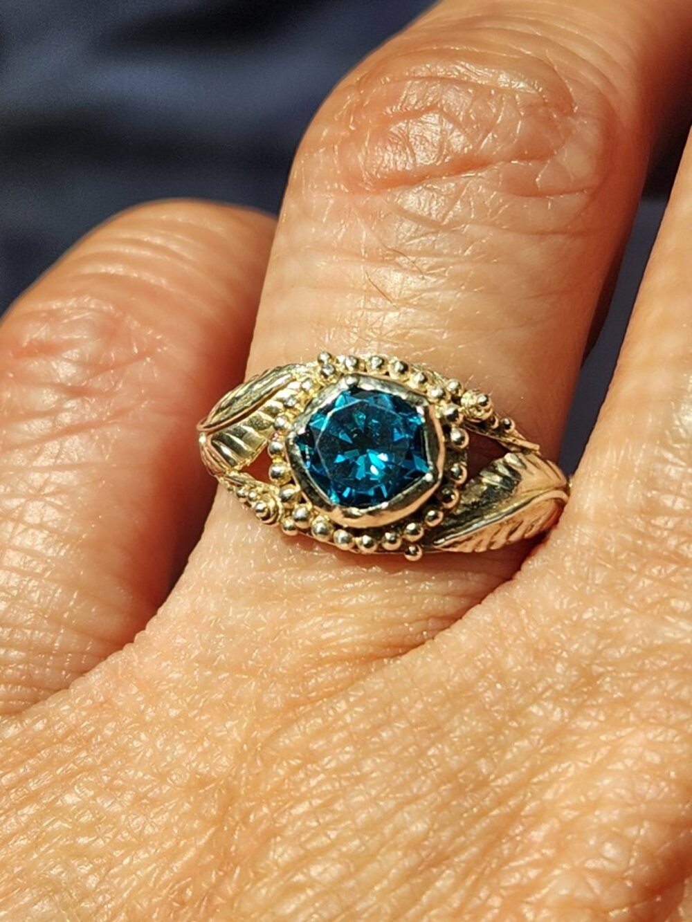 VTG Boutique 925 Natural Neon Blue Apatite Leaf Motif Scalloped Bezel Ring Sz 7 - Picture 12 of 12